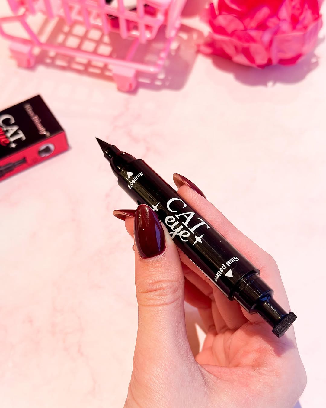 Delineador Kiss Beauty con Sellito Cat