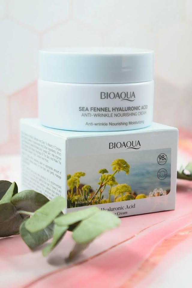 Crema Humectante con Acido Hialuronico e Hinojo Marino  Bioaqua