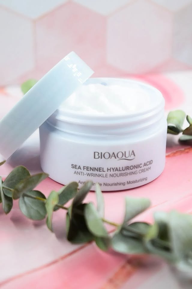 Crema Humectante con Acido Hialuronico e Hinojo Marino  Bioaqua